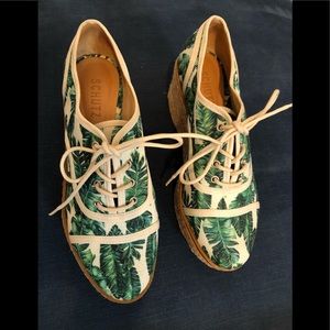 Schutz floral platform size 8